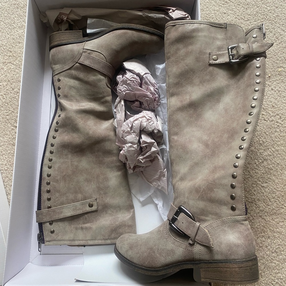 Grey studied buckle boots size 8